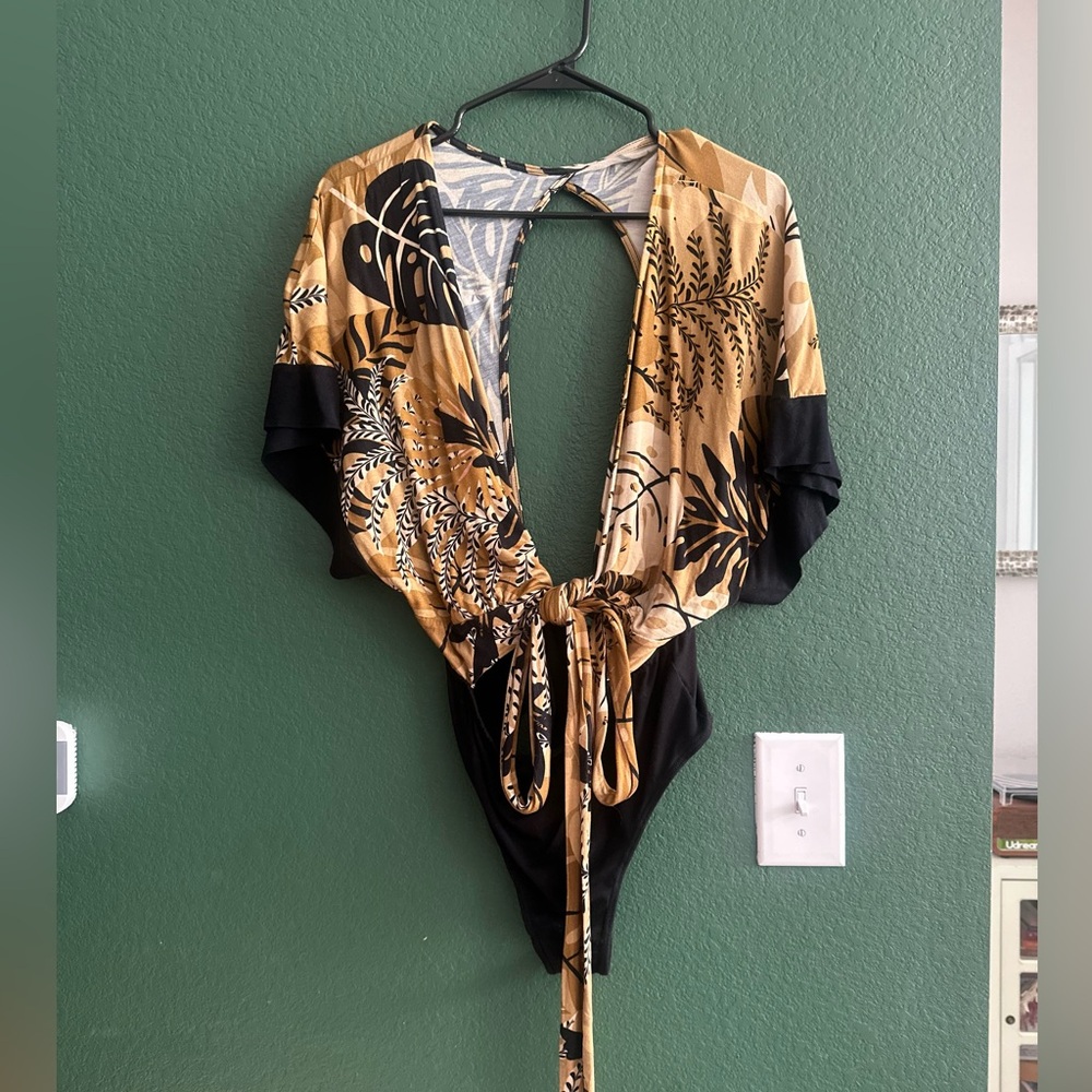 FARM Rio floral bodysuit - Size large
